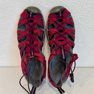 Keen Whisper Waterproof Sandals Women’s Beet Red Hiking Outdoor Comfort Size 9